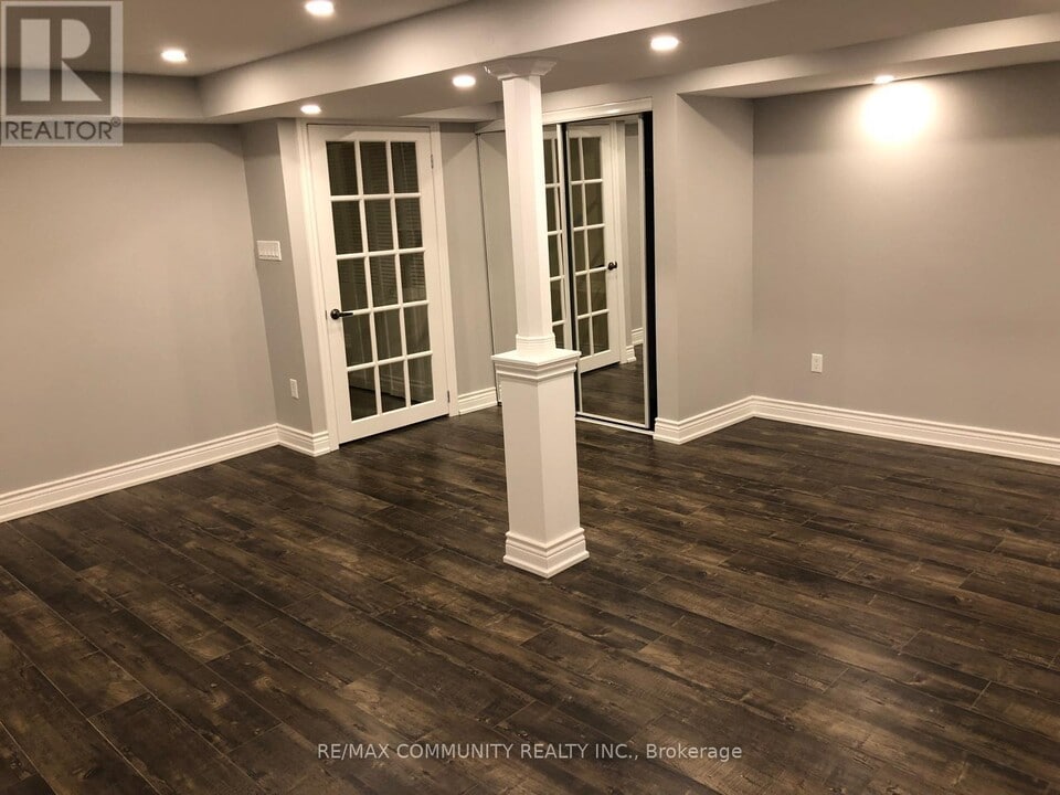 3837 Coachman Cir in Mississauga, ON - Building Photo