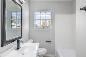 Lawrence Terrace in Syracuse, NY - Building Photo - Interior Photo