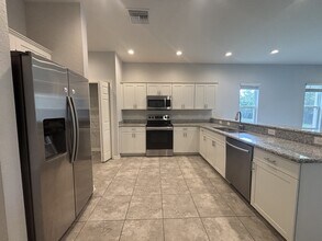 1093 Grantham Dr in Sarasota, FL - Building Photo - Building Photo