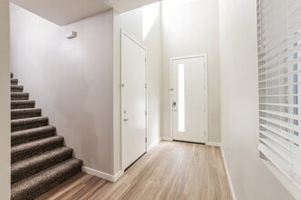 14251 N 7th St in Phoenix, AZ - Foto de edificio - Building Photo