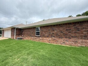 1560 N Porter Rd in Fayetteville, AR - Building Photo - Building Photo