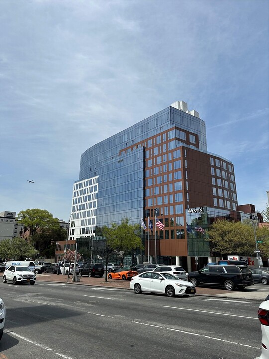 35-32 Leavitt St in Queens, NY - Foto de edificio