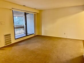 2178 Clark St, Unit #4 in East Troy, WI - Foto de edificio - Building Photo