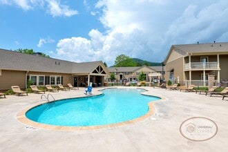 The Villas at Avery Creek in Arden, NC - Foto de edificio - Building Photo