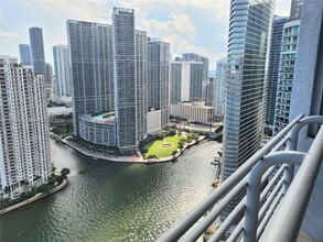 325 S Biscayne Blvd, Unit 4121 in Miami, FL - Foto de edificio - Building Photo