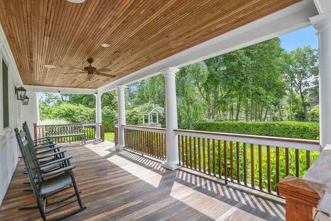 141 W Norwalk Rd in Norwalk, CT - Building Photo - Building Photo