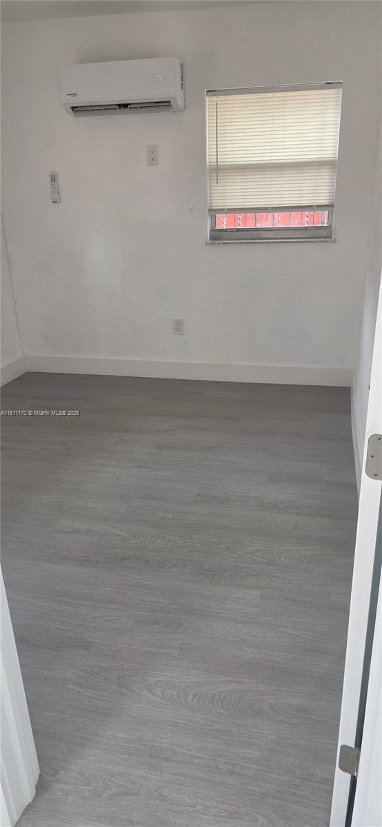 2460 SW 15th St in Miami, FL - Building Photo - Building Photo