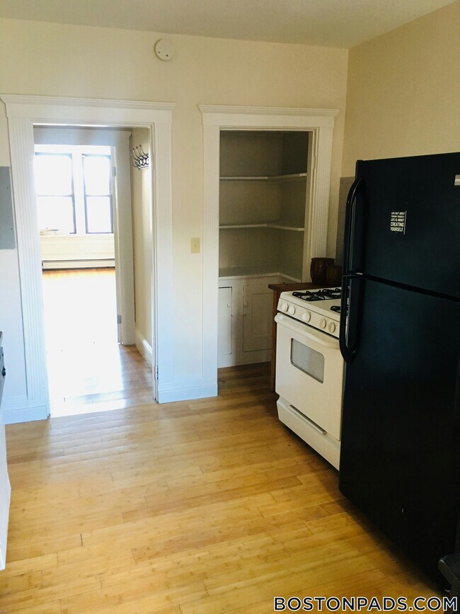 1680 Commonwealth Ave, Unit 4 in Boston, MA - Building Photo - Building Photo