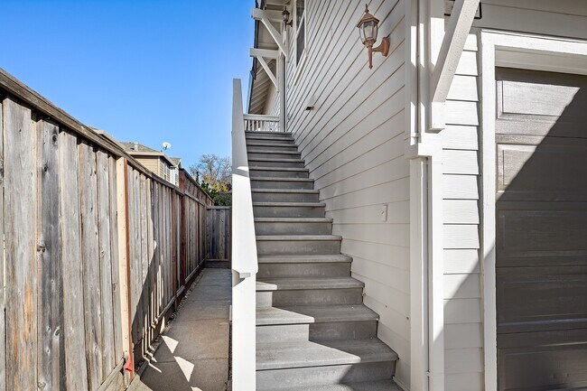 2025 Northfield Dr in Santa Rosa, CA - Building Photo - Building Photo