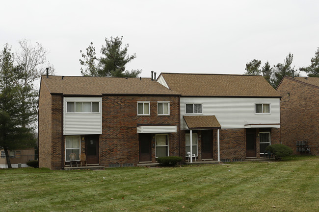 Countryside Townhomes in Kentwood, MI - Building Photo - Building Photo