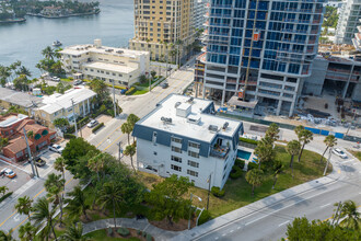 Wedgewood Court in Fort Lauderdale, FL - Building Photo - Building Photo