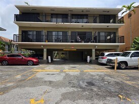 4271 NW 11th St in Miami, FL - Building Photo