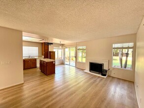 13549 Hike Ln in San Diego, CA - Building Photo - Building Photo