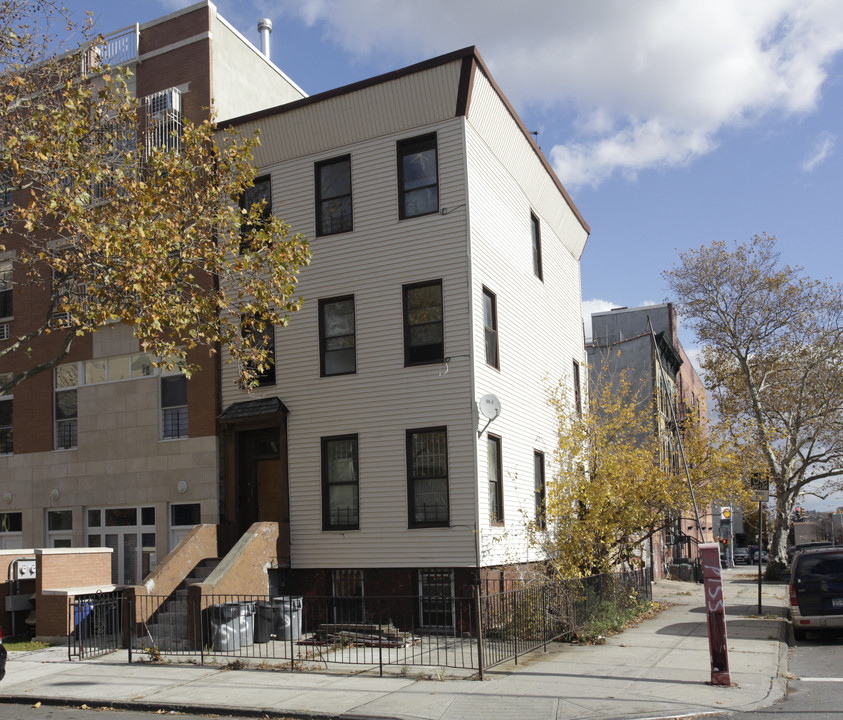 175 Skillman St in Brooklyn, NY - Building Photo