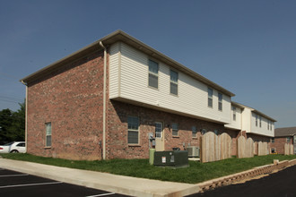 Burley Townhomes -Off Campus 4 Bedroom! in Lexington, KY - Building Photo - Building Photo