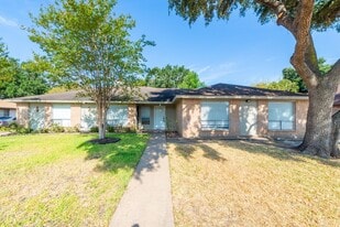 3323 Silverside Dr in Katy, TX - Building Photo