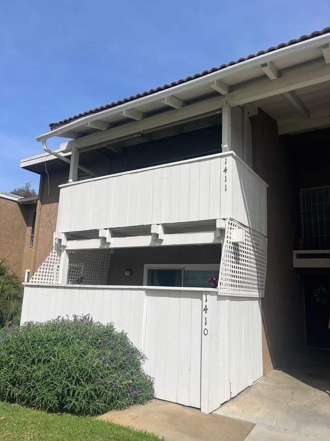 1300 Saratoga Ave in Ventura, CA - Building Photo - Building Photo