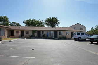 813 8th St in Livingston, CA - Foto de edificio - Building Photo