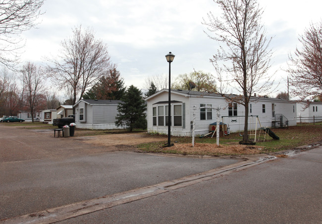 Nelson Mobile Home Community in Elk Mound, WI - Foto de edificio - Building Photo