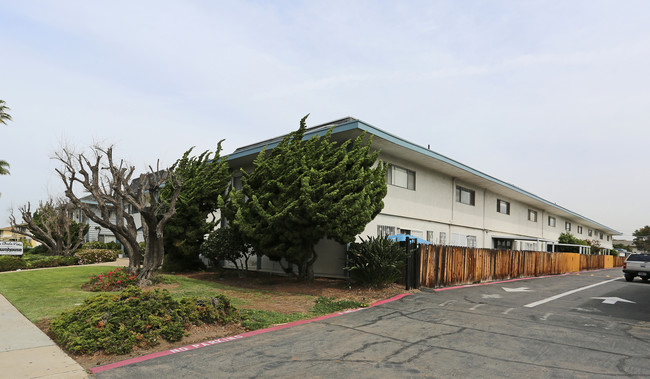 The Chula Vista Townhouse in Chula Vista, CA - Foto de edificio - Building Photo