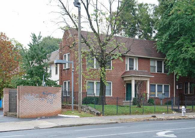 595 NE Boulevard in Atlanta, GA - Foto de edificio - Building Photo