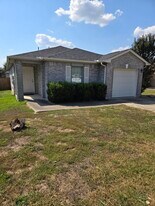 212 Capistrano Dr in San Marcos, TX - Building Photo