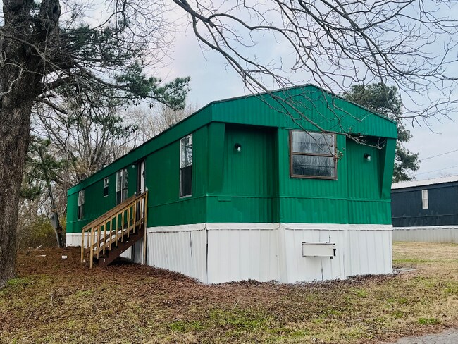 180 Doyle Dr in Albertville, AL - Foto de edificio - Building Photo