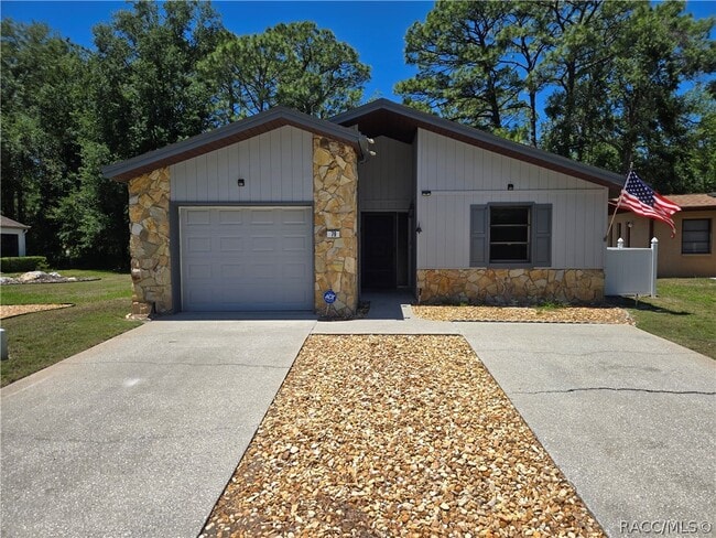 property at 79 Chinaberry Cir