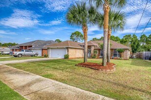 8092 Hartington Dr in Navarre, FL - Building Photo