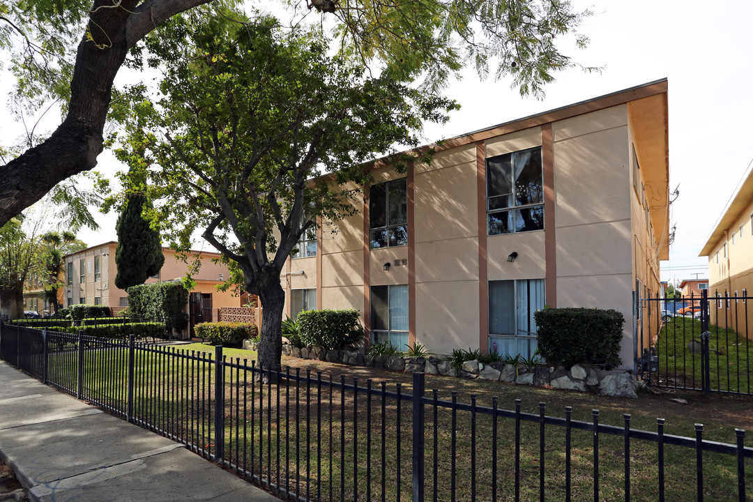 1426 Minnie St in Santa Ana, CA - Building Photo