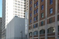 Building Photo - East 9 At Pickwick Plaza Apartments in Kansas City, Missouri