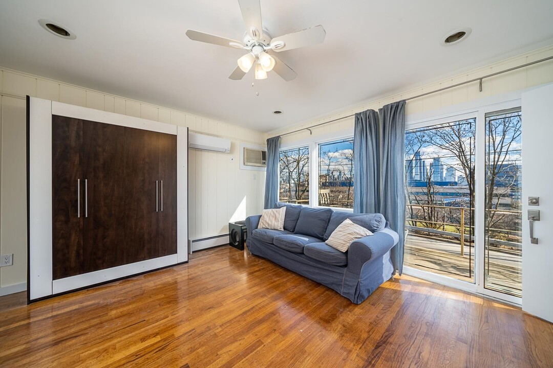 65 Hackensack Plank Rd in Weehawken, NJ - Foto de edificio