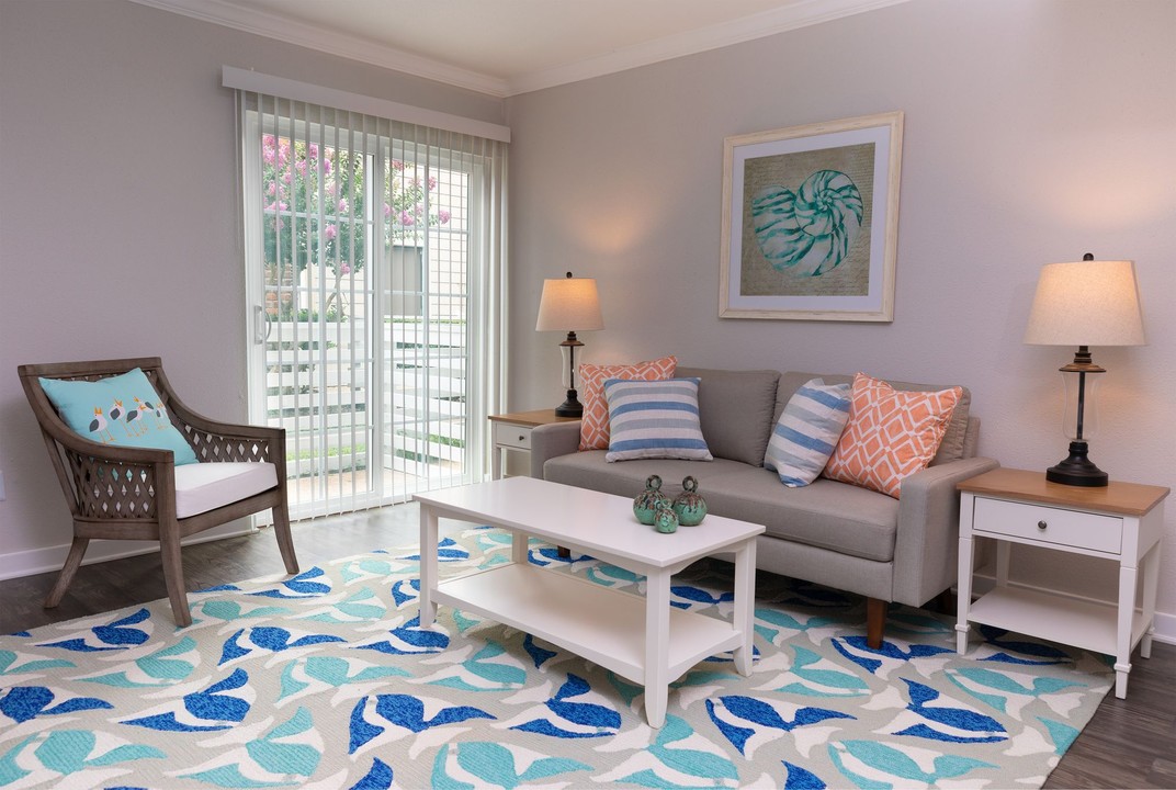 Lakeshore Apartments in Houston, TX - Foto de edificio