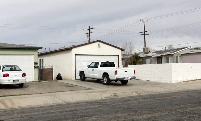 837-839 E Fredricks St in Barstow, CA - Building Photo - Building Photo