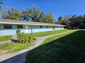 CRYSTAL TERRACE APARTMENTS in Crystal River, FL - Building Photo - Primary Photo