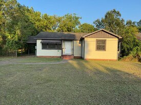 4730 Galveston St in Beaumont, TX - Building Photo