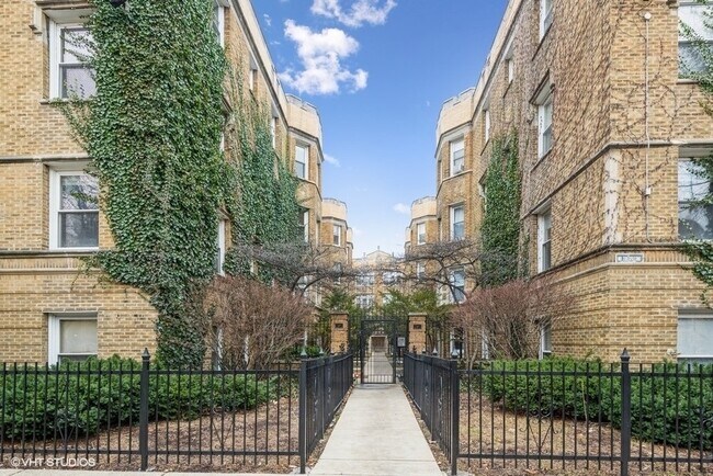 property at 1624 W Farwell Ave