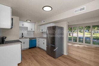 1395 St Jean St in Florissant, MO - Foto de edificio - Building Photo