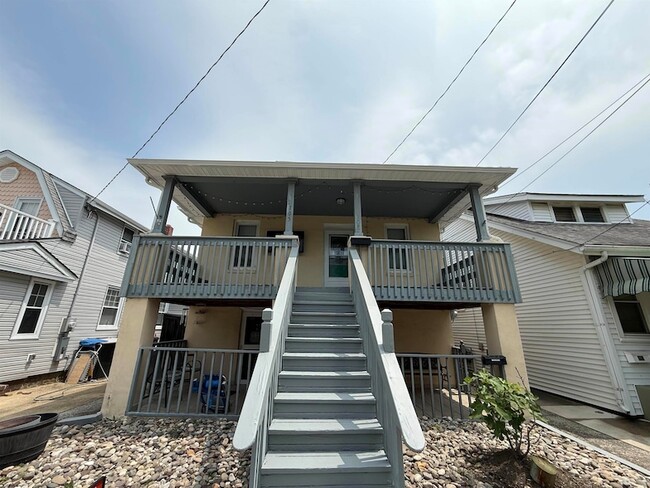 property at 105 N Richards Ave