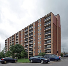 780 Wonderland Road South in London, ON - Building Photo - Building Photo