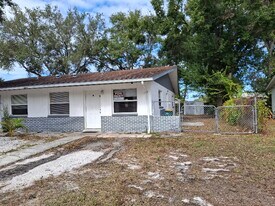 6477 146th Ave N in Clearwater, FL - Building Photo