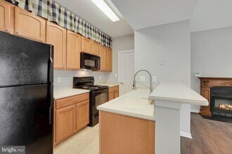 12156 Penderview Terrace-Unit -1227 in Fairfax, VA - Foto de edificio - Building Photo