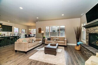 20582 SE Gemstone Ave in Bend, OR - Building Photo - Building Photo