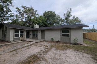 3340 NE 56th Ave in Silver Springs, FL - Building Photo