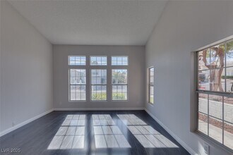 7620 Sea Wind Dr in Las Vegas, NV - Building Photo - Building Photo