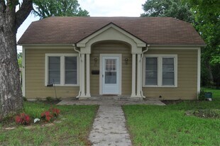 701 Clinton St in Brenham, TX - Building Photo