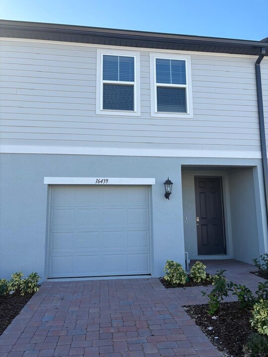 16439 Happy Eagle Dr in Clermont, FL - Building Photo