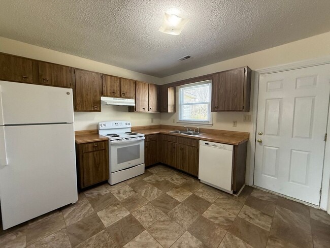 204 Appaloosa Dr in Jacksonville, NC - Building Photo - Building Photo