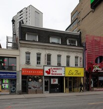 684-690 Yonge St in Toronto, ON - Building Photo - Building Photo