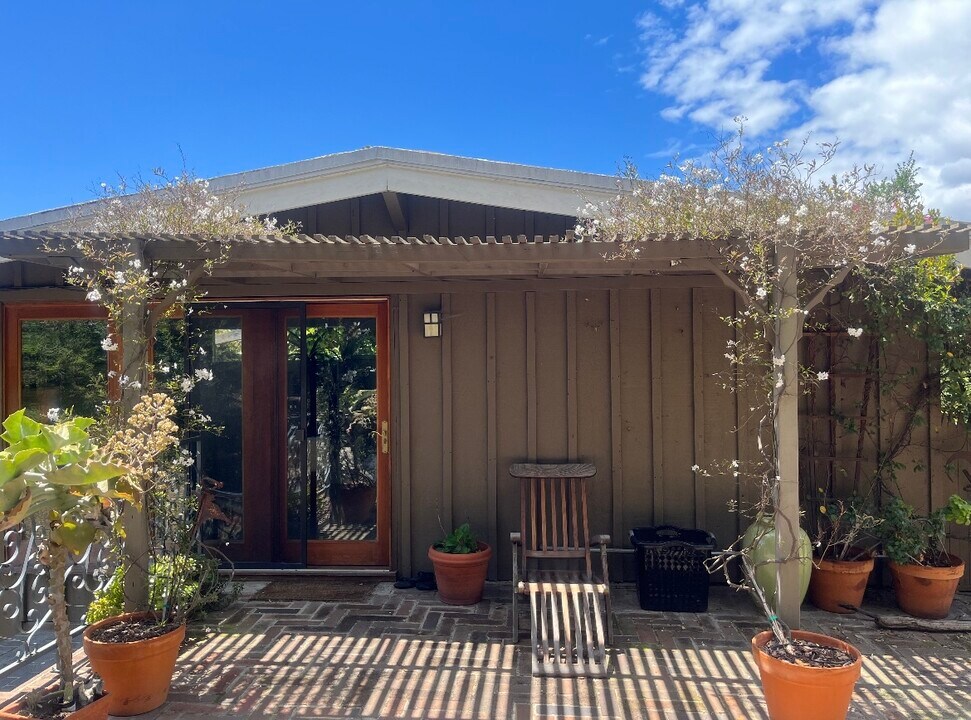 2188 Latimer Ln in Los Angeles, CA - Building Photo